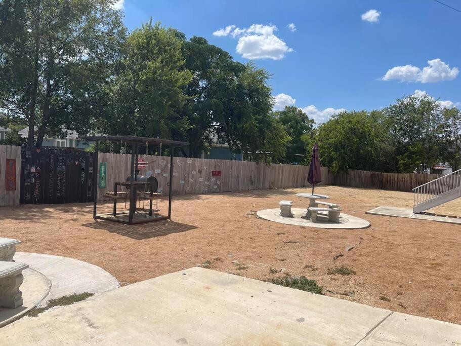 Walk To The Alamodome! Sleeps 6, Pet Friendly Leilighet San Antonio Eksteriør bilde