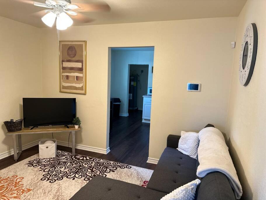 Walk To The Alamodome! Sleeps 6, Pet Friendly Leilighet San Antonio Eksteriør bilde